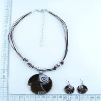 Enamel necklace in brown