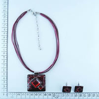 Alloy necklace in red