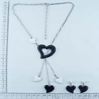 Heart necklace in black and white