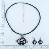 Jewelry- Necklace and earrings in black 86145