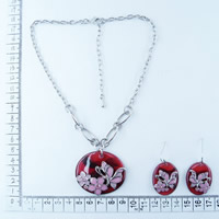 Resin necklace in red 86150