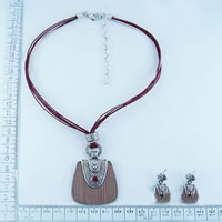 Fashion necklace with red cords 86157