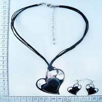 Heart necklace in black 9207
