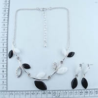 Leaves necklace and earrings set in black 89205