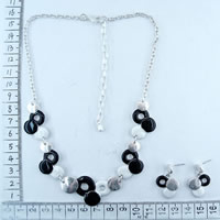 Fashion necklace and earrings in black/white 89151