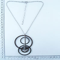 Metal necklace