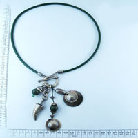 Fashion necklace in green