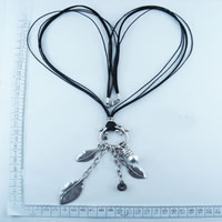 Metal pendant necklace