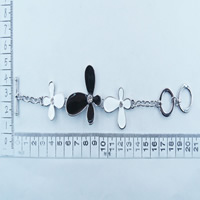 Flower bracelet in white/black