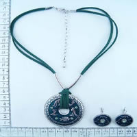Fashion jewellery set in green