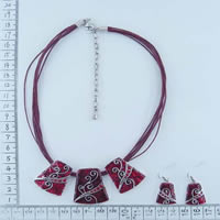Fashion necklace in red
