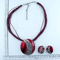 Oval necklace set in red