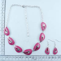 Costume jewelry- necklace in fushcia