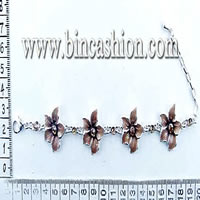 Fashion bracelet with flower