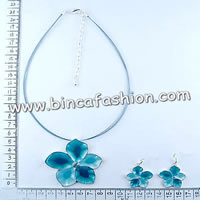 Necklace and earrings set