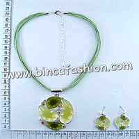 Fashion necklace and earrings set