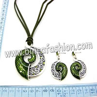 Fashion necklace set
