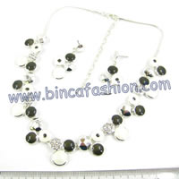 Costume jewelry set