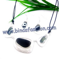 Costume jewellery 