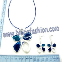 Costume jewellery 
