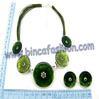 Artificial jewellery 
