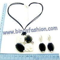 Alloy jewellery set