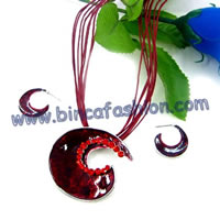 Artificial jewellery 