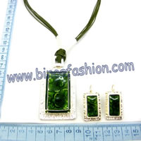 Costume jewelry 