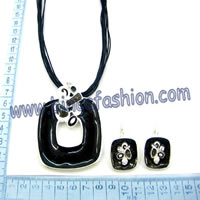 Artificial jewellery 