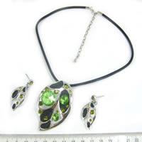Fashion necklace and earrings set