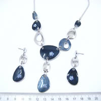 Attractive Necklace and Earrings Set