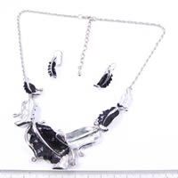 Fine Jewelry Set with Leaves Design